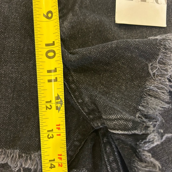 🖤”Zara” NWT Distressed Dark Wash Black “Denim”Cotton Short w/ Pockets Size 14🖤 - Picture 9 of 12